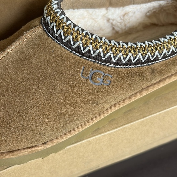 Ugg Tasman embroidered shearling slippers camel FLAW Sz 9 - Picture 6 of 12